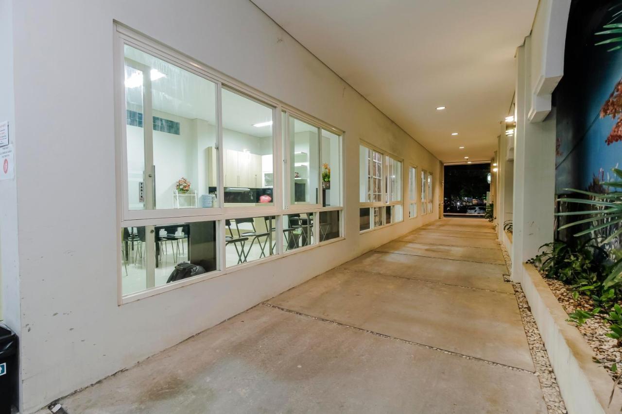 Reddoorz Near Samarinda Central Plaza Ngoại thất bức ảnh